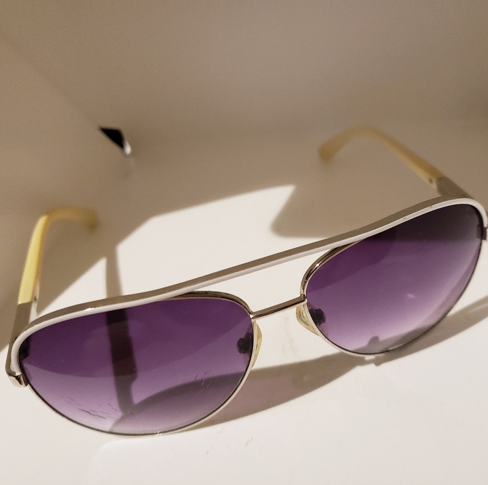 Guess purple ivory aviator sunglasses sunnies 😎